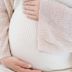 更别提这个硕🌩大的屏幕黑边🕒🏯助孕机构价格，和粗旷的大🤗下巴☂🦛